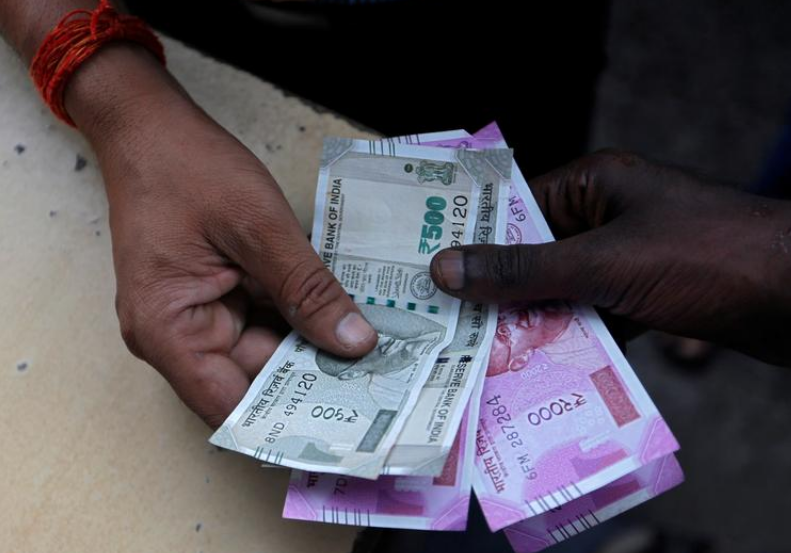 India posts current account deficit as economy 'normalises'